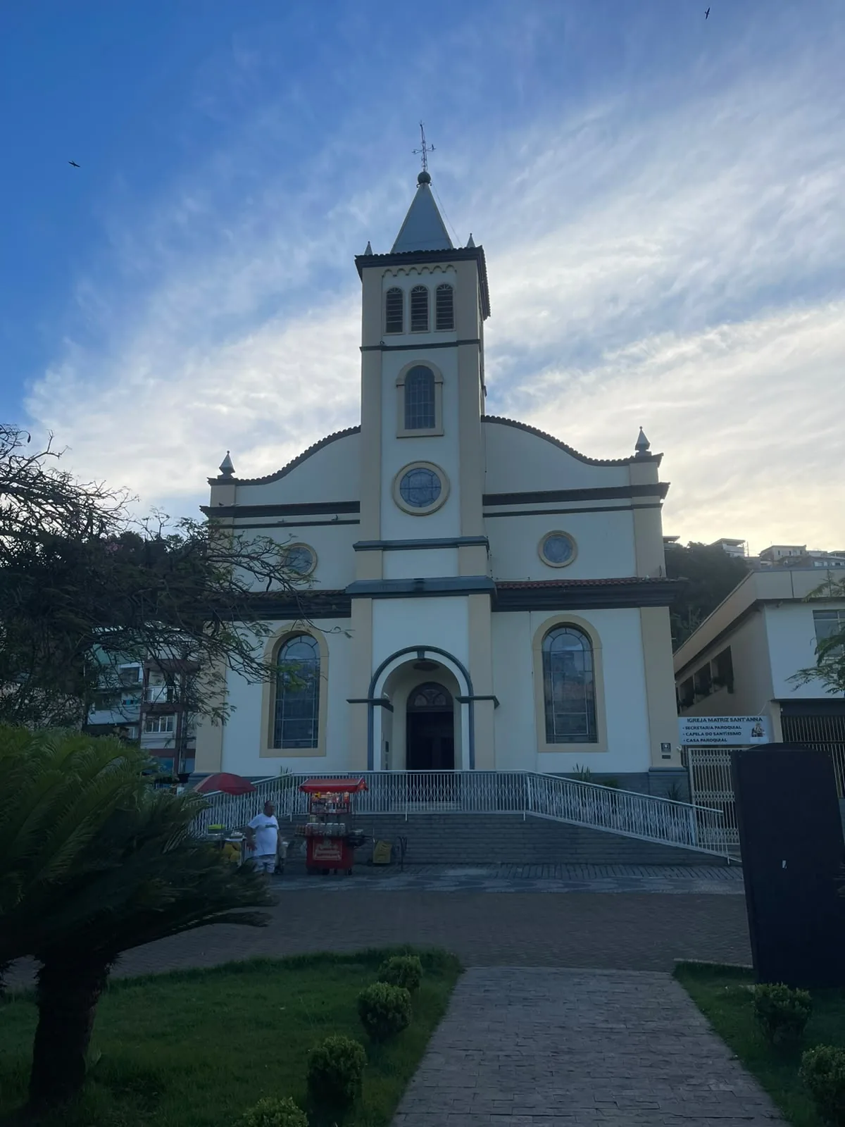 A Matriz de Sant'Anna hoje, vista da praça